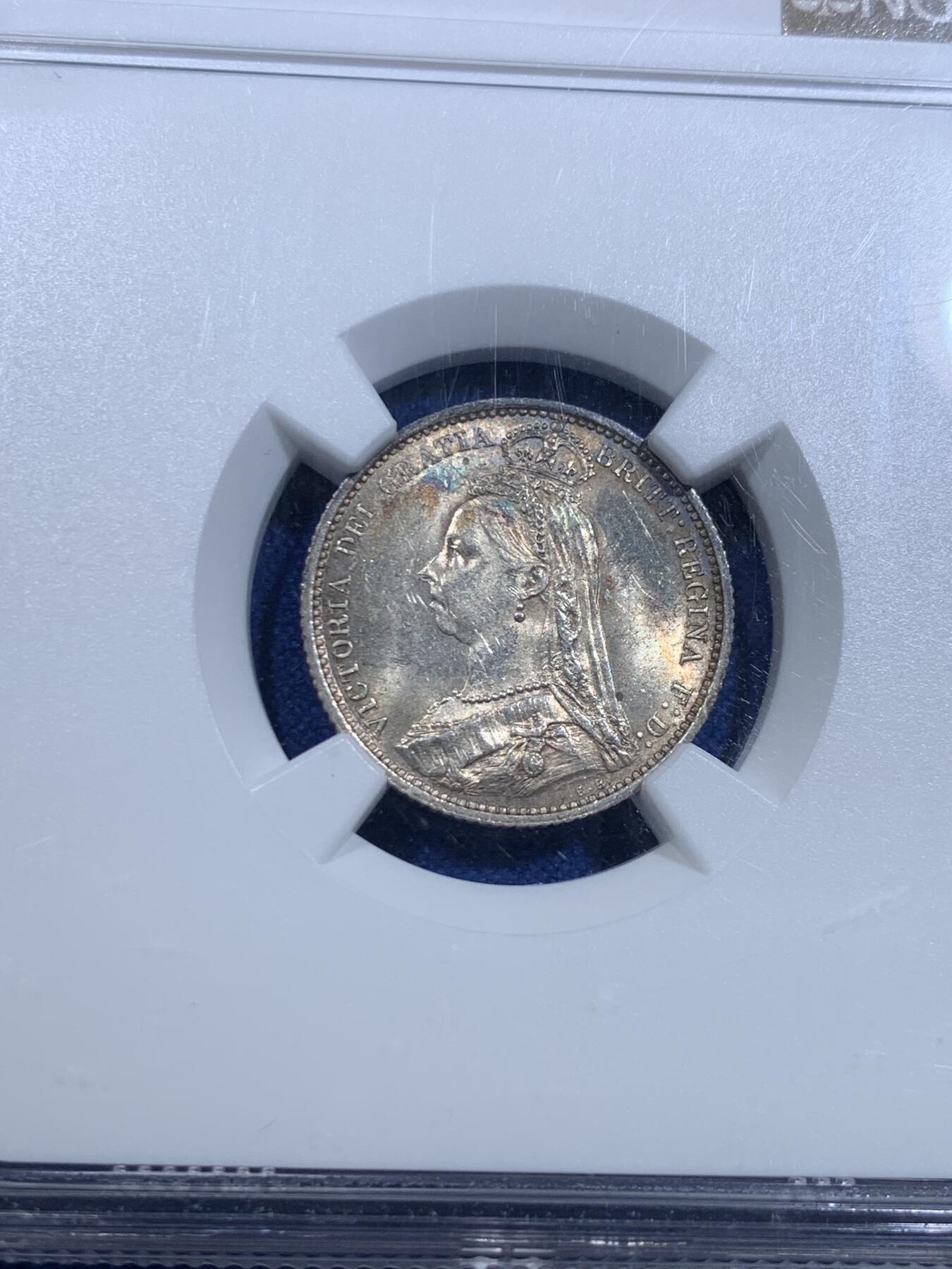 《竞宝斋》第303场   周日，周一 2场连拍 （全场包邮） NGC MS62 英国1887年维多利亚高冠6便士银币 转光五彩