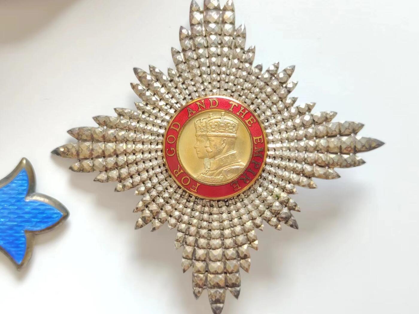RimeNova韵星2024军品类秋季拍卖会-- RimeNova 2024 Autumn Militaria Sale 英国骑士指挥官级大英帝国勋章（kbe）原盒和双语配戴说明（日，英）一套