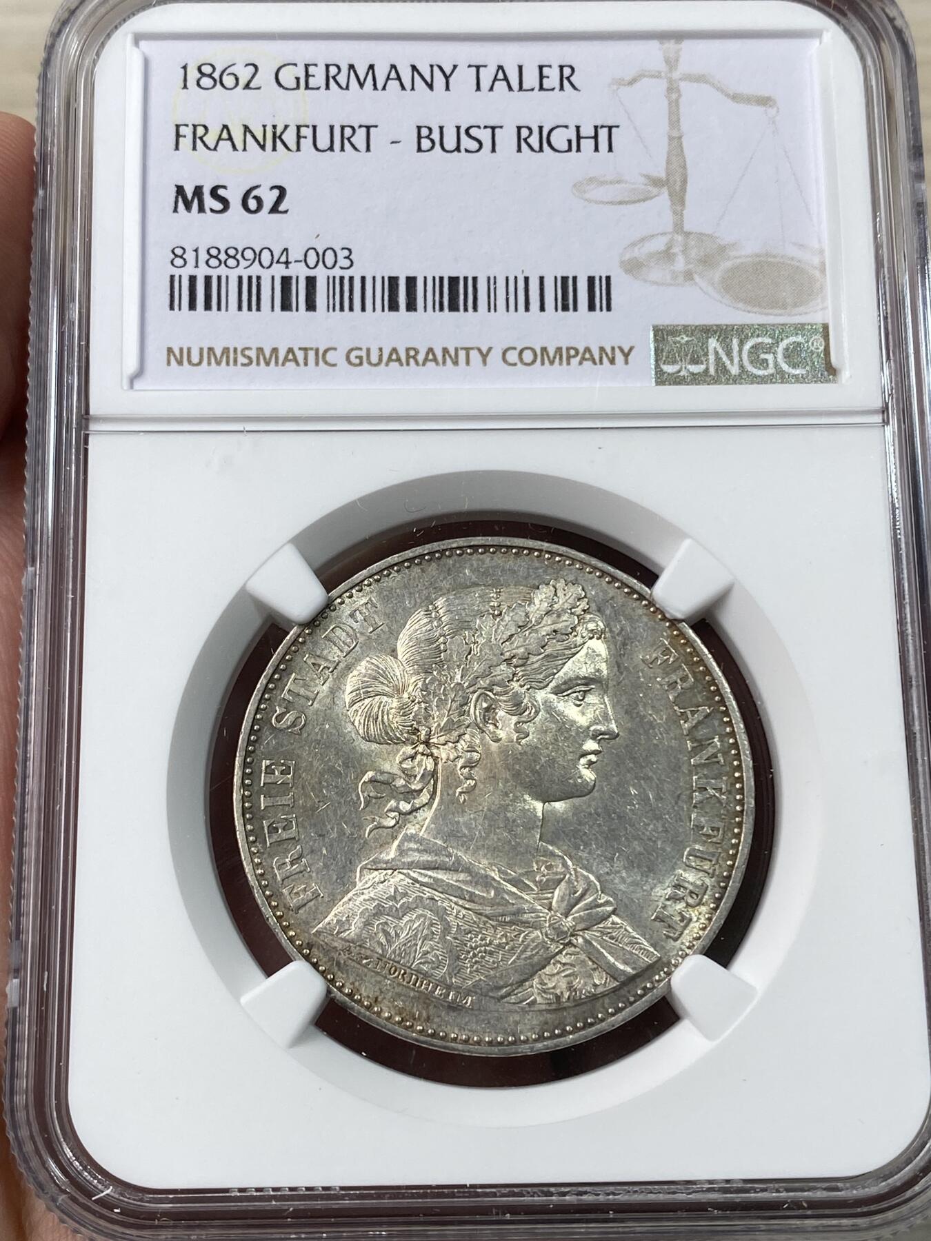 万国钱币拍卖第033期 NGC MS62 1862年德国法兰克福少女流通1泰勒 转光