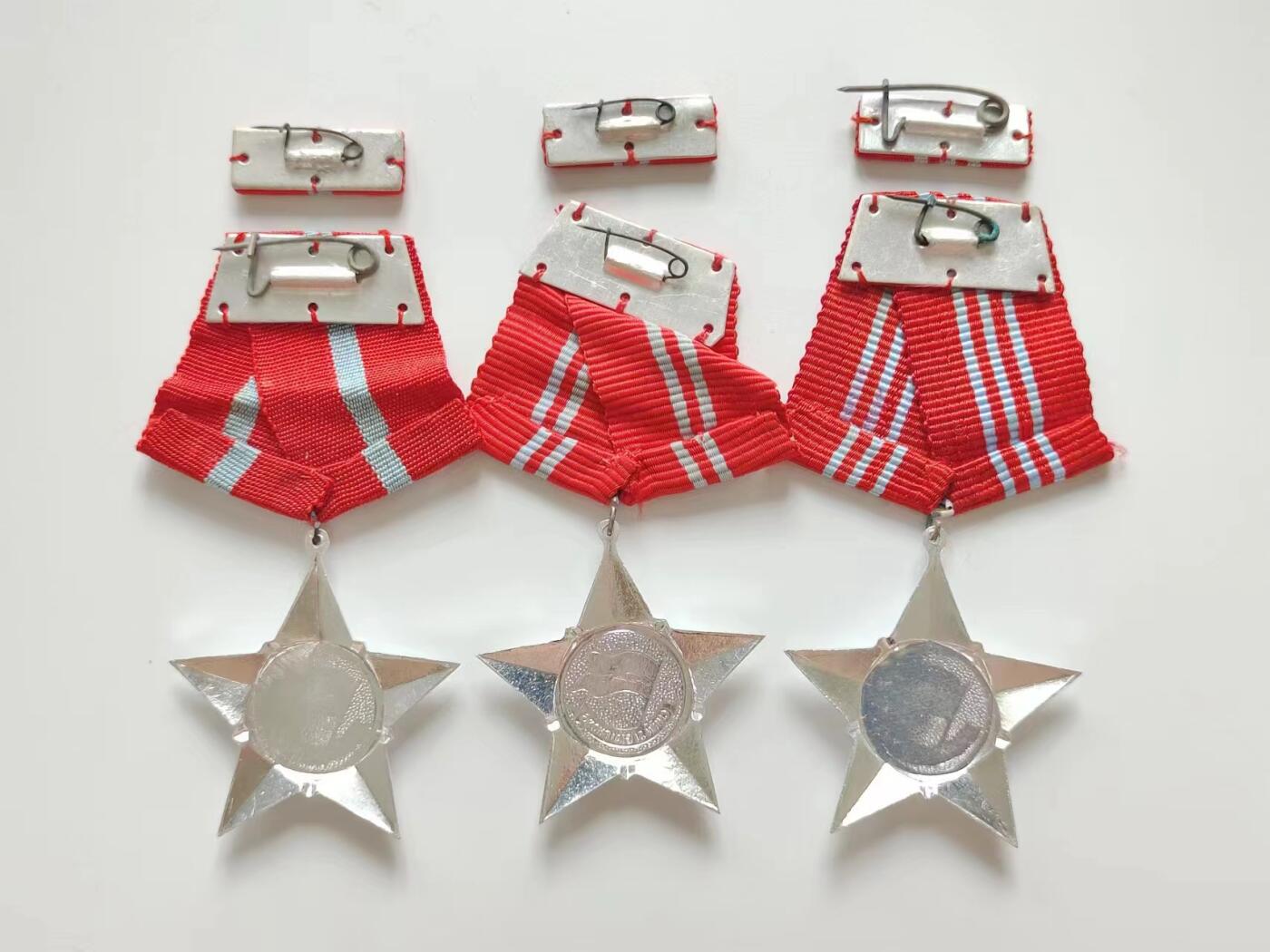 RimeNova韵星2024军品类秋季拍卖会-- RimeNova 2024 Autumn Militaria Sale 越南南方共和国解放战士勋章带勋略一组