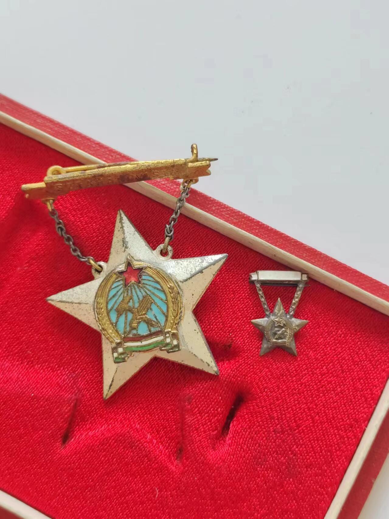 RimeNova韵星2024军品类秋季拍卖会-- RimeNova 2024 Autumn Militaria Sale 匈牙利人民共和国（拉克西）优秀服务奖章带盒mini一套
