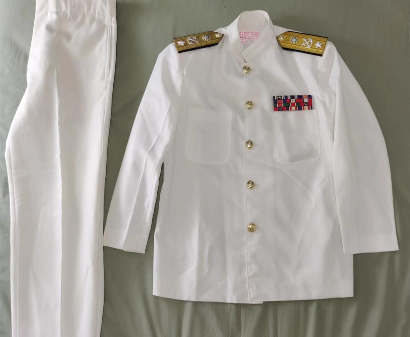 RimeNova韵星2024军品类秋季拍卖会-- RimeNova 2024 Autumn Militaria Sale 海军副司令夏复翔白甲军服（上衣、裤子），姓名牌，勋略，办公牌