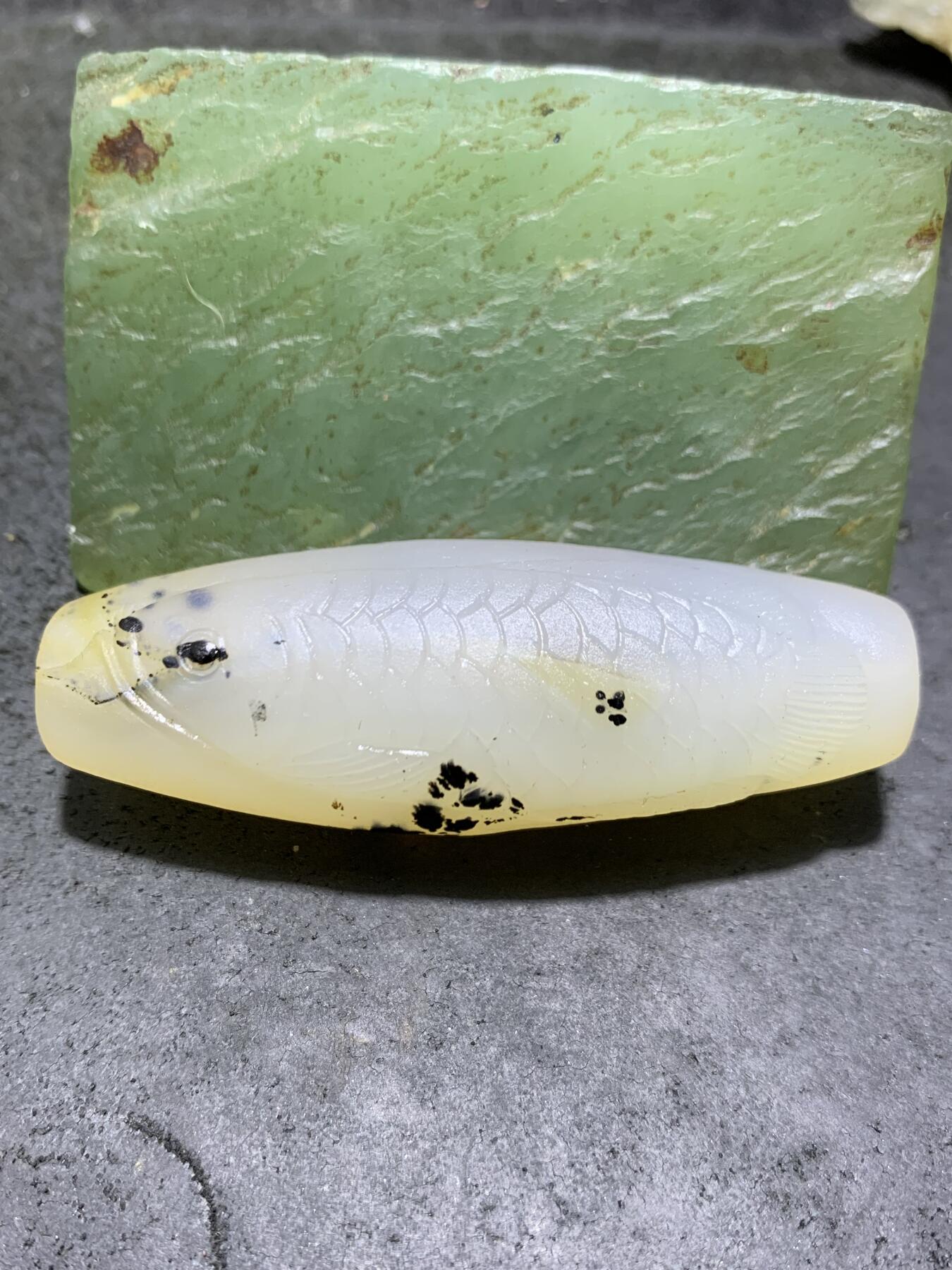 精美亚光高玉化草花纹海洋玉髓手工俏色巧雕龙鱼大桶珠一个！