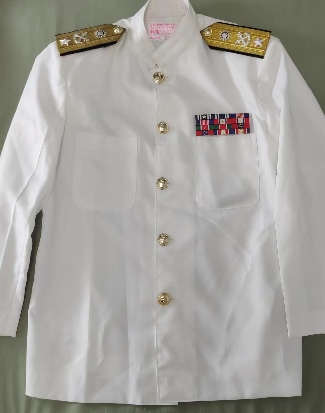 RimeNova韵星2024军品类秋季拍卖会-- RimeNova 2024 Autumn Militaria Sale 海军副司令夏复翔白甲军服（上衣、裤子），姓名牌，勋略，办公牌