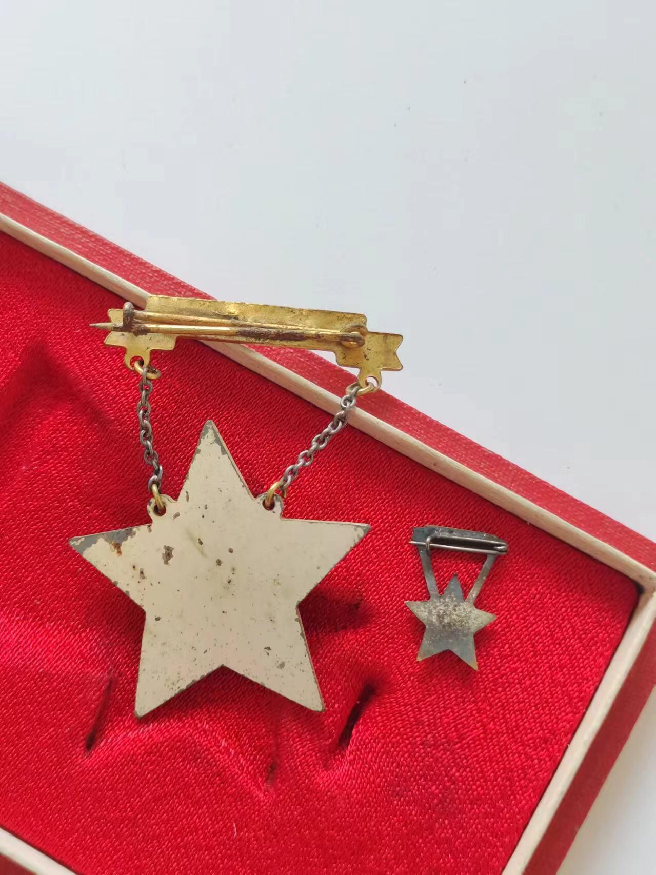 RimeNova韵星2024军品类秋季拍卖会-- RimeNova 2024 Autumn Militaria Sale 匈牙利人民共和国（拉克西）优秀服务奖章带盒mini一套