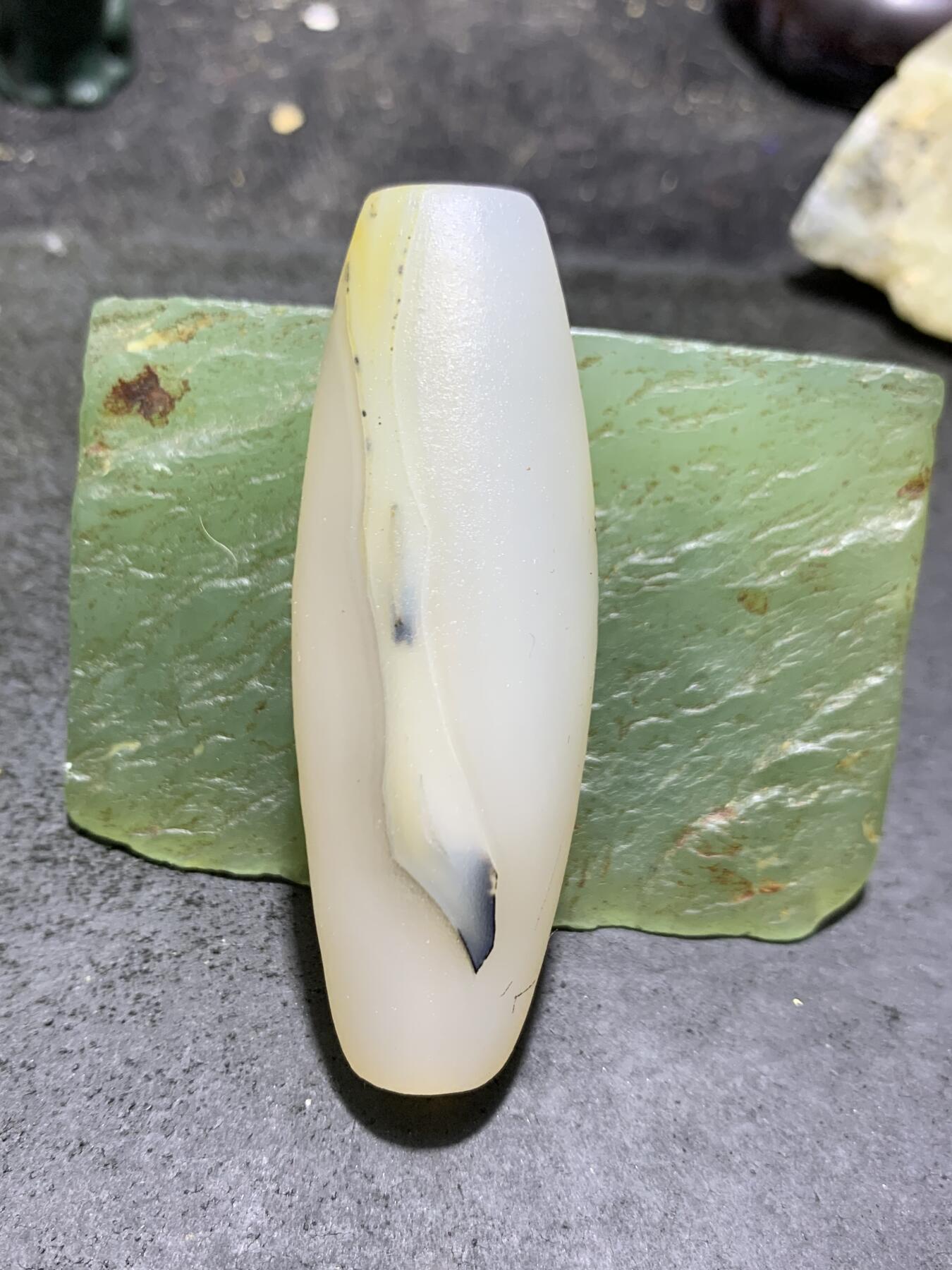 精美亚光高玉化草花纹海洋玉髓手工俏色巧雕龙鱼大桶珠一个！