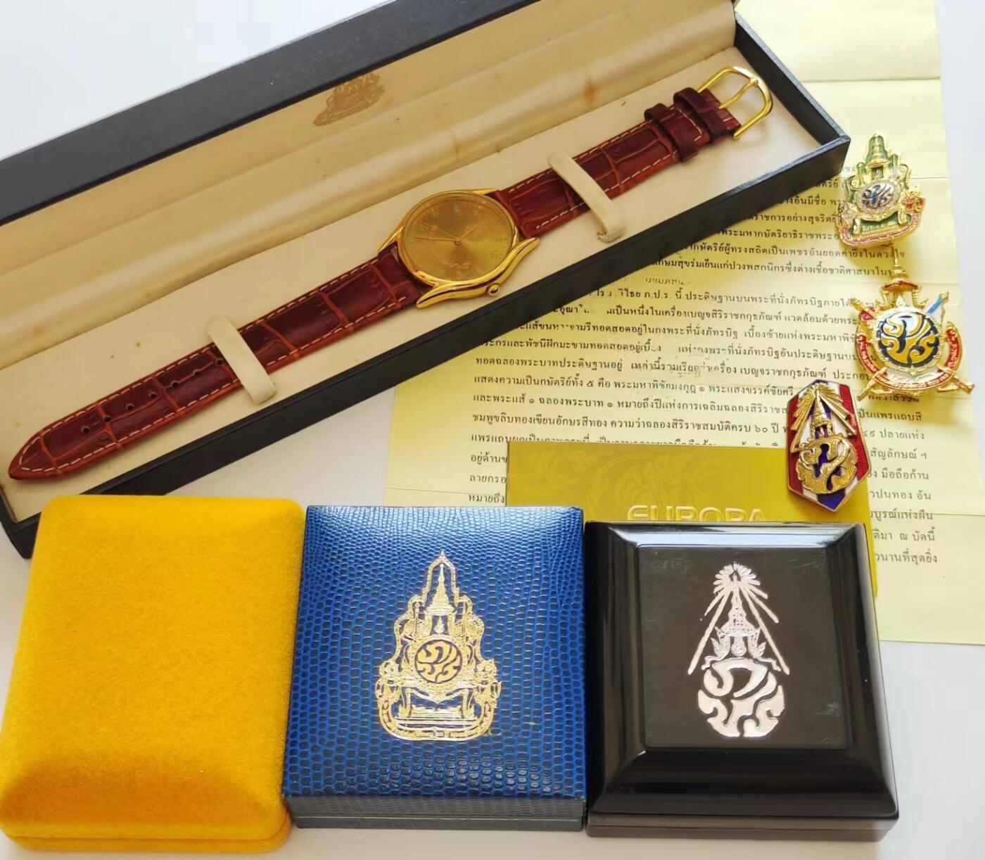 RimeNova韵星2024军品类秋季拍卖会-- RimeNova 2024 Autumn Militaria Sale 泰王国国王御赐手表、配套普密蓬大帝6轮诞辰纪念证章，太子册封证章和普密蓬大帝时期服务证章一组