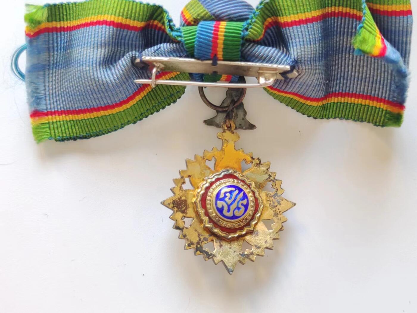 RimeNova韵星2024军品类秋季拍卖会-- RimeNova 2024 Autumn Militaria Sale 泰王国军官级女版王冠勋章带原盒一套