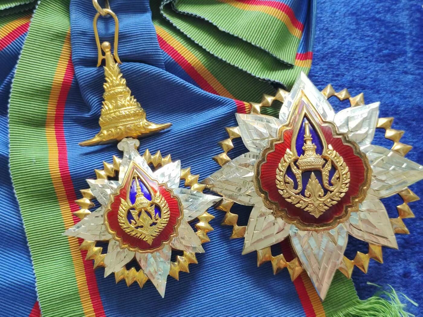RimeNova韵星2024军品类秋季拍卖会-- RimeNova 2024 Autumn Militaria Sale 泰王国大十字级王冠勋章、佩戴说明和原盒一套