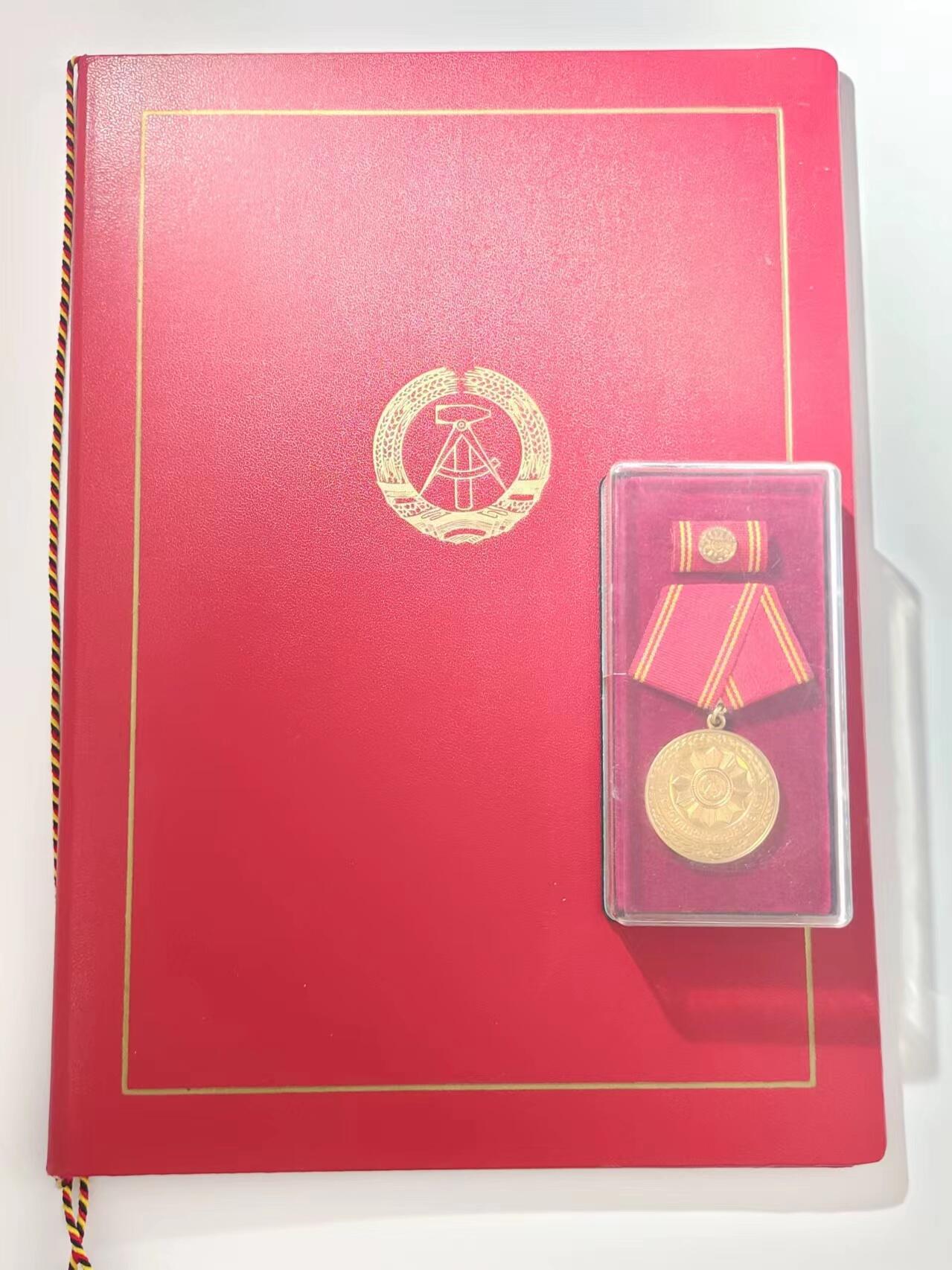 RimeNova韵星2024军品类秋季拍卖会-- RimeNova 2024 Autumn Militaria Sale 德意志民主共和国Heinz Boldt内务部警察金级服役奖章一套