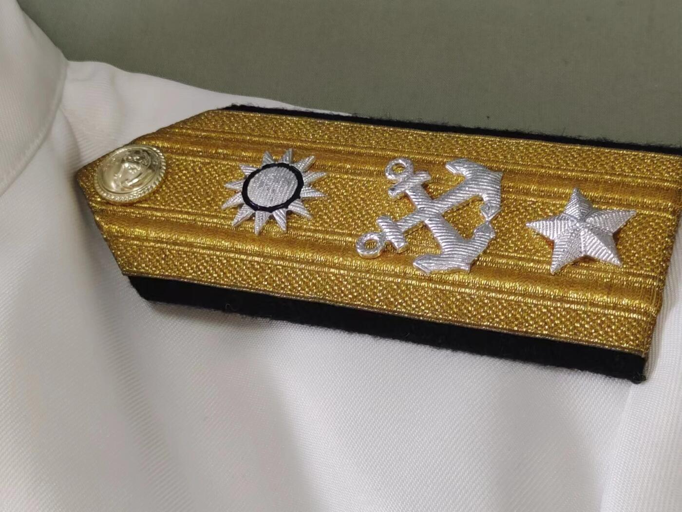 RimeNova韵星2024军品类秋季拍卖会-- RimeNova 2024 Autumn Militaria Sale 海军副司令夏复翔白甲军服（上衣、裤子），姓名牌，勋略，办公牌