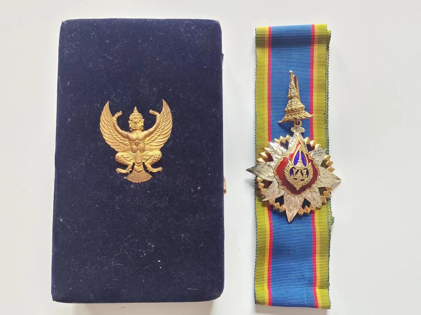 RimeNova韵星2024军品类秋季拍卖会-- RimeNova 2024 Autumn Militaria Sale 泰王国指挥官级王冠勋章带原盒一套