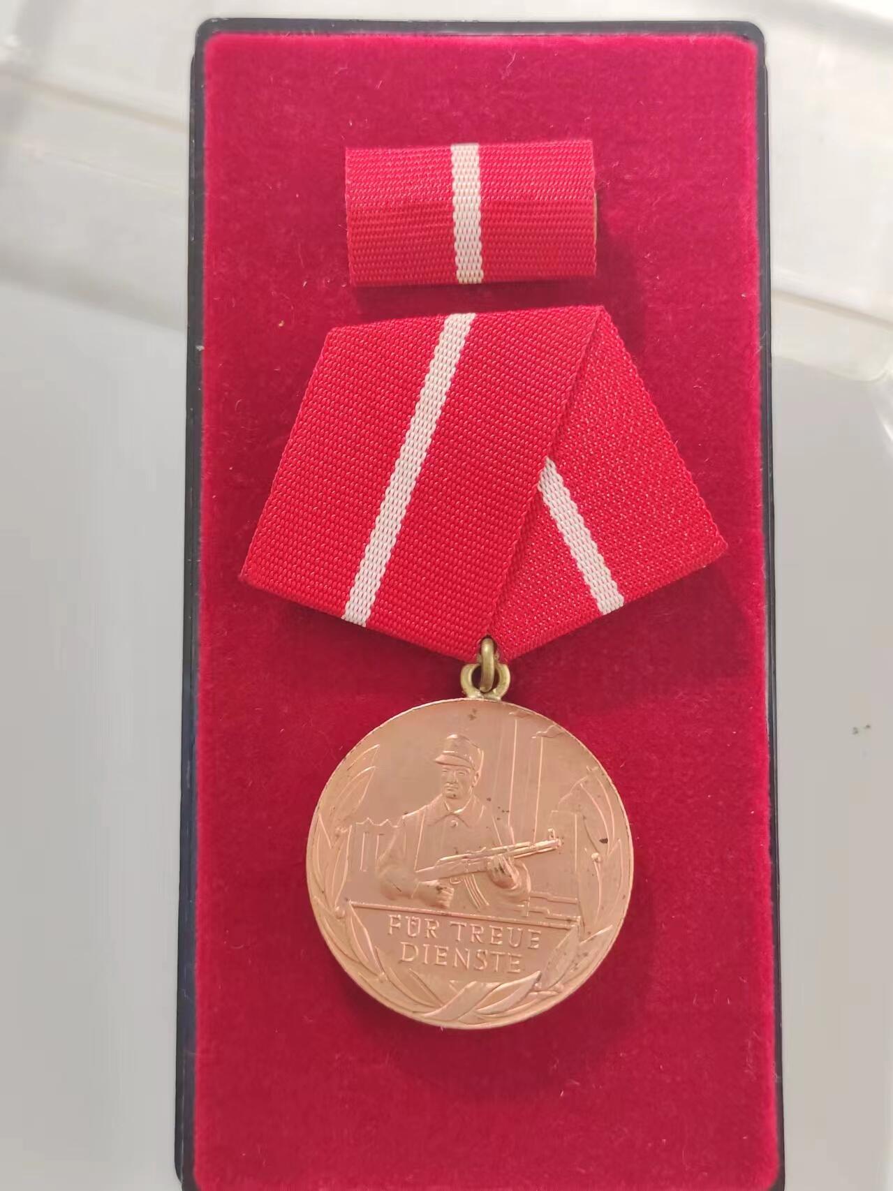 RimeNova韵星2024军品类秋季拍卖会-- RimeNova 2024 Autumn Militaria Sale 德意志民主共和国铜级工人阶级战斗队优秀服役奖章带盒略一套