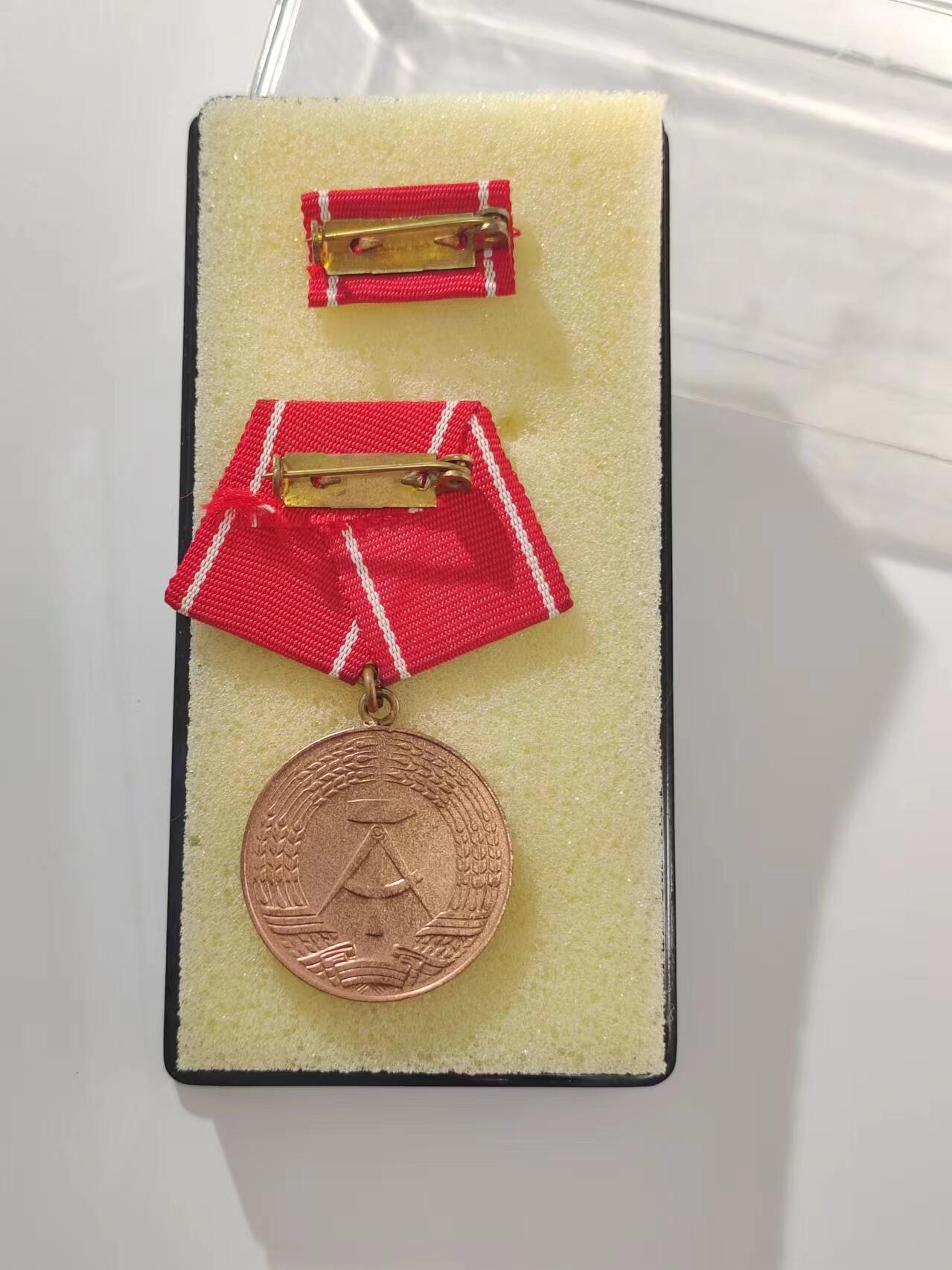 RimeNova韵星2024军品类秋季拍卖会-- RimeNova 2024 Autumn Militaria Sale 德意志民主共和国工人阶级战斗队优秀服役奖章带原盒略一套