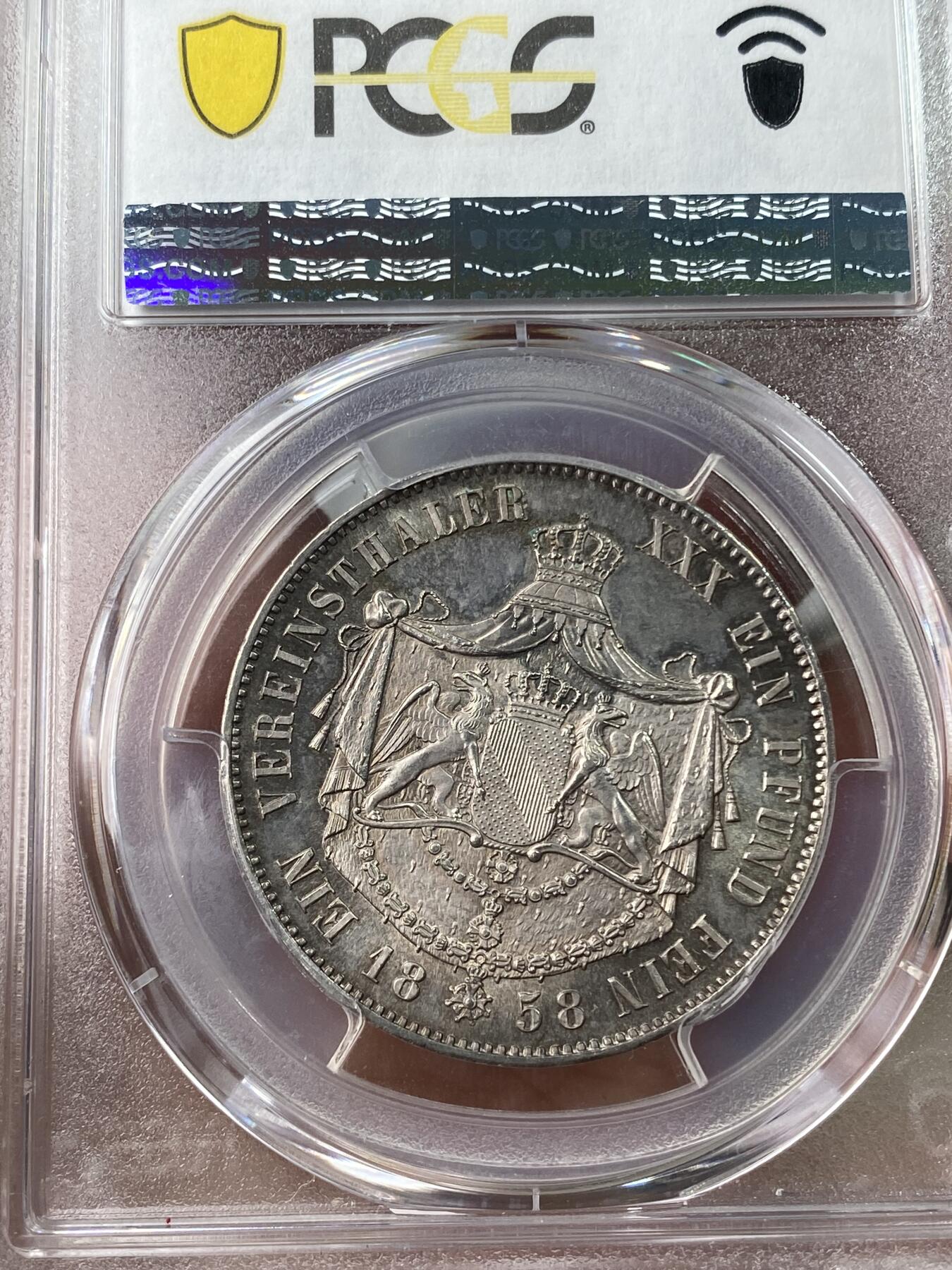 万国钱币拍卖第033期 PCGS MS64 1858年德国巴登双狮鹫护盾流通1泰勒 经典小邦品种 丝绸底板 原味转光 BU品相难度极大 PC唯一亚军分 MS记录仅有6枚