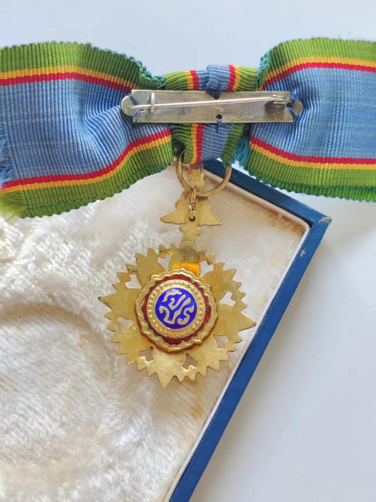 RimeNova韵星2024军品类秋季拍卖会-- RimeNova 2024 Autumn Militaria Sale 泰王国女版骑士级王冠勋章带原盒一套