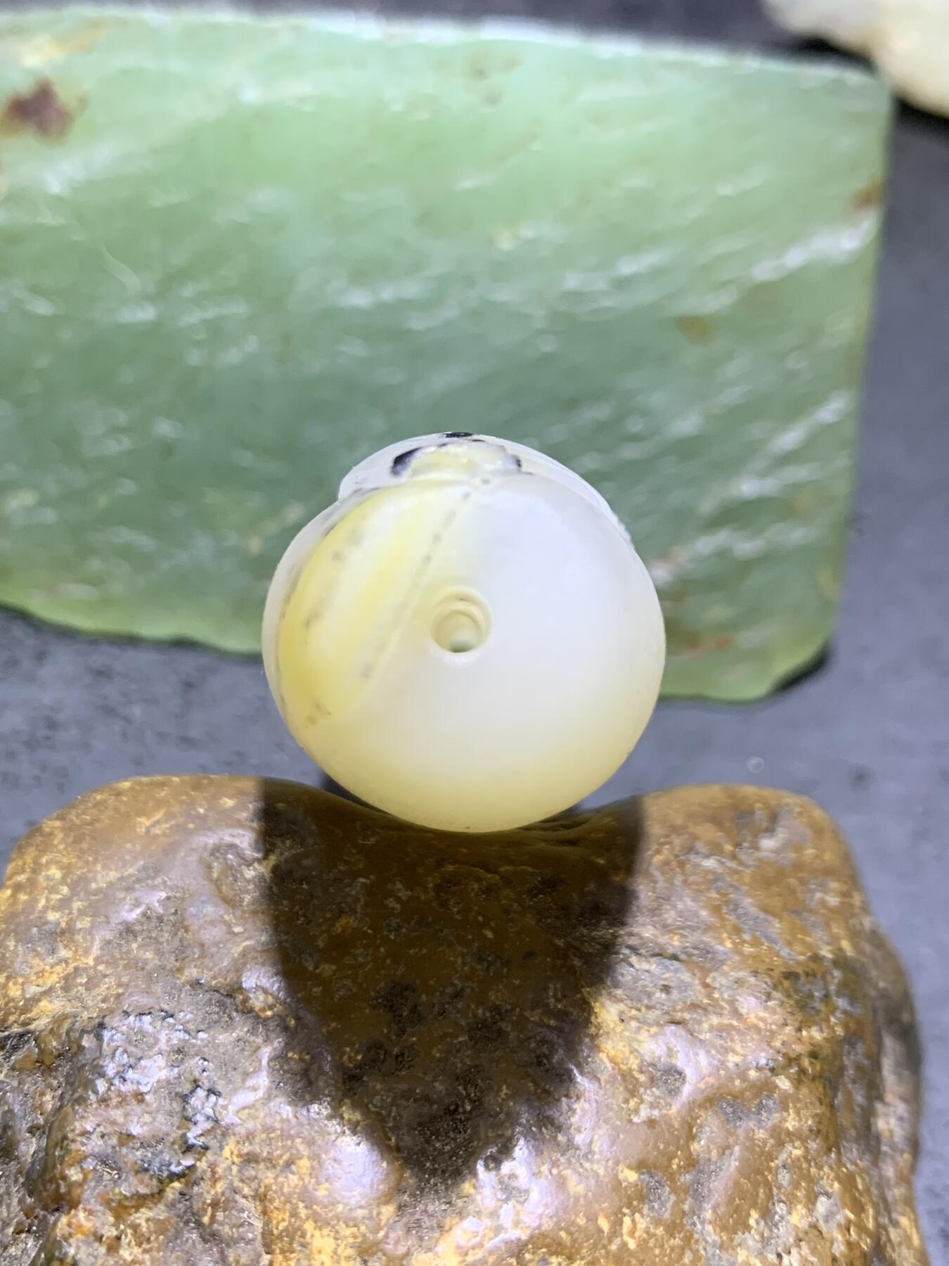 精美亚光高玉化草花纹海洋玉髓手工俏色巧雕龙鱼大桶珠一个！