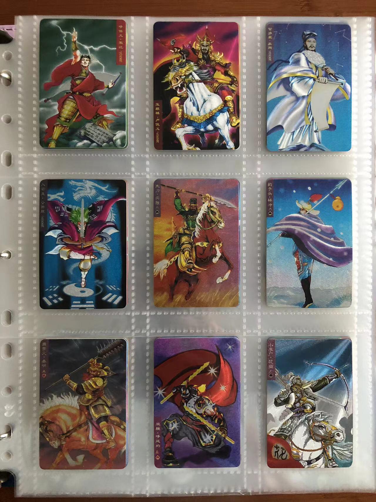 卡牌限时007专场 大卡道2.0版本，绝版小浣熊水浒卡套装加卡册共378张大全套。九九版小浣熊粗闪一套带恶人异版卡117张全，九九版小浣熊普版卡带恶人异版卡117张全，卡道番外卡144张全，背面与小浣熊卡一致。