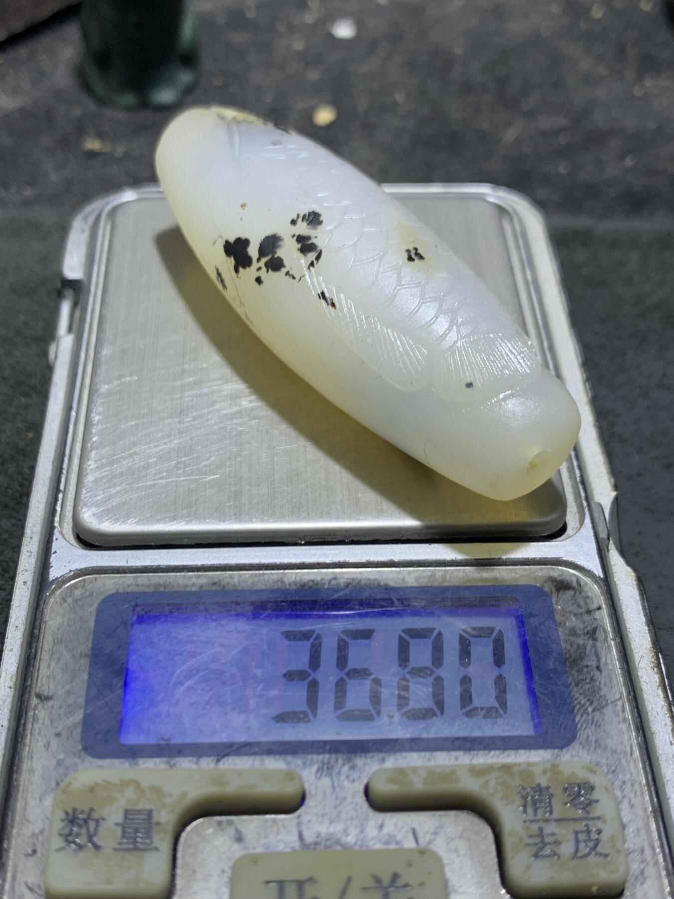 精美亚光高玉化草花纹海洋玉髓手工俏色巧雕龙鱼大桶珠一个！