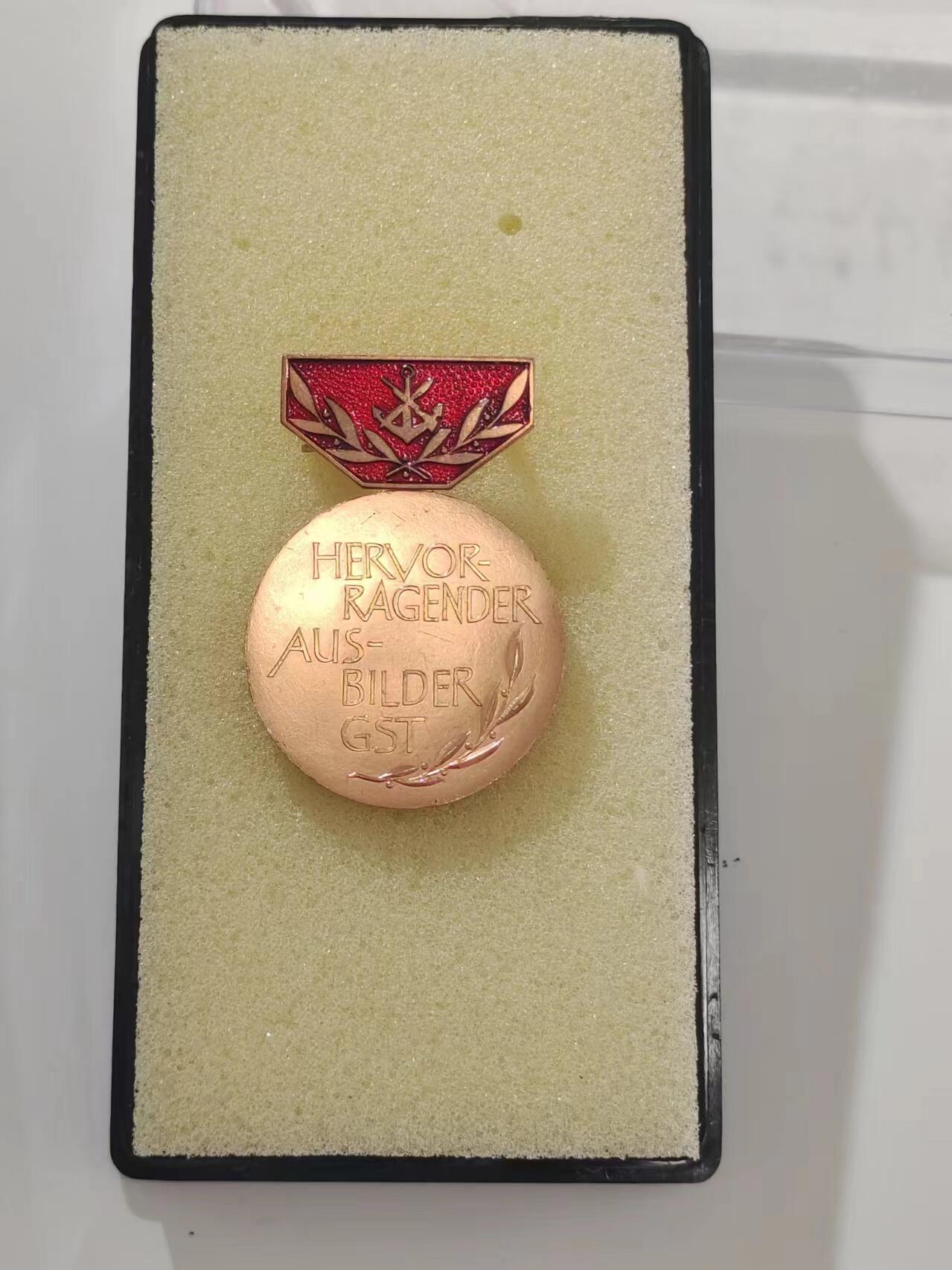 RimeNova韵星2024军品类秋季拍卖会-- RimeNova 2024 Autumn Militaria Sale 民主德国DDR-GTS协会铜级优秀服务奖章带盒