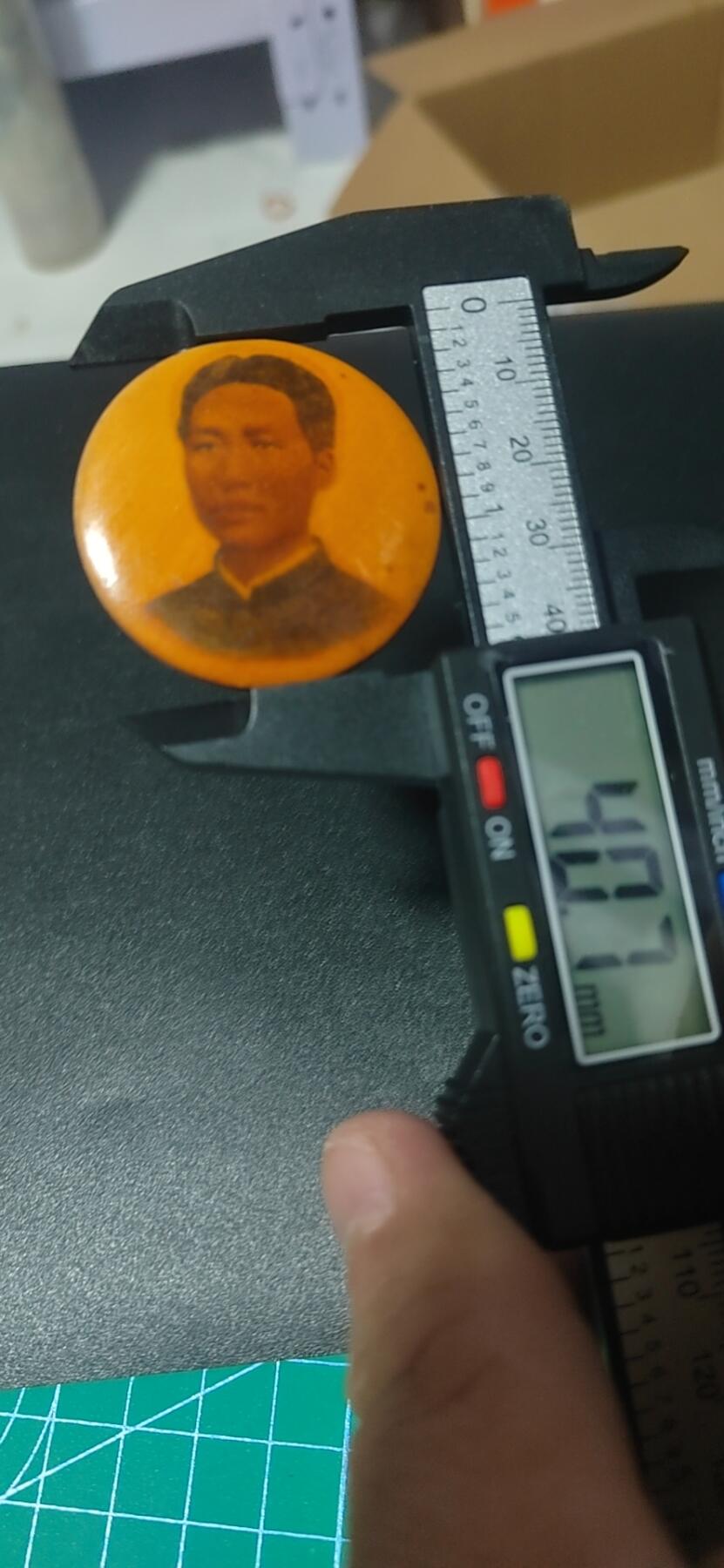 毛主席像章专场，都是竹制章和陶瓷章 🔥🔥竹制章🔥🔥毛主席像章，40.7毫米