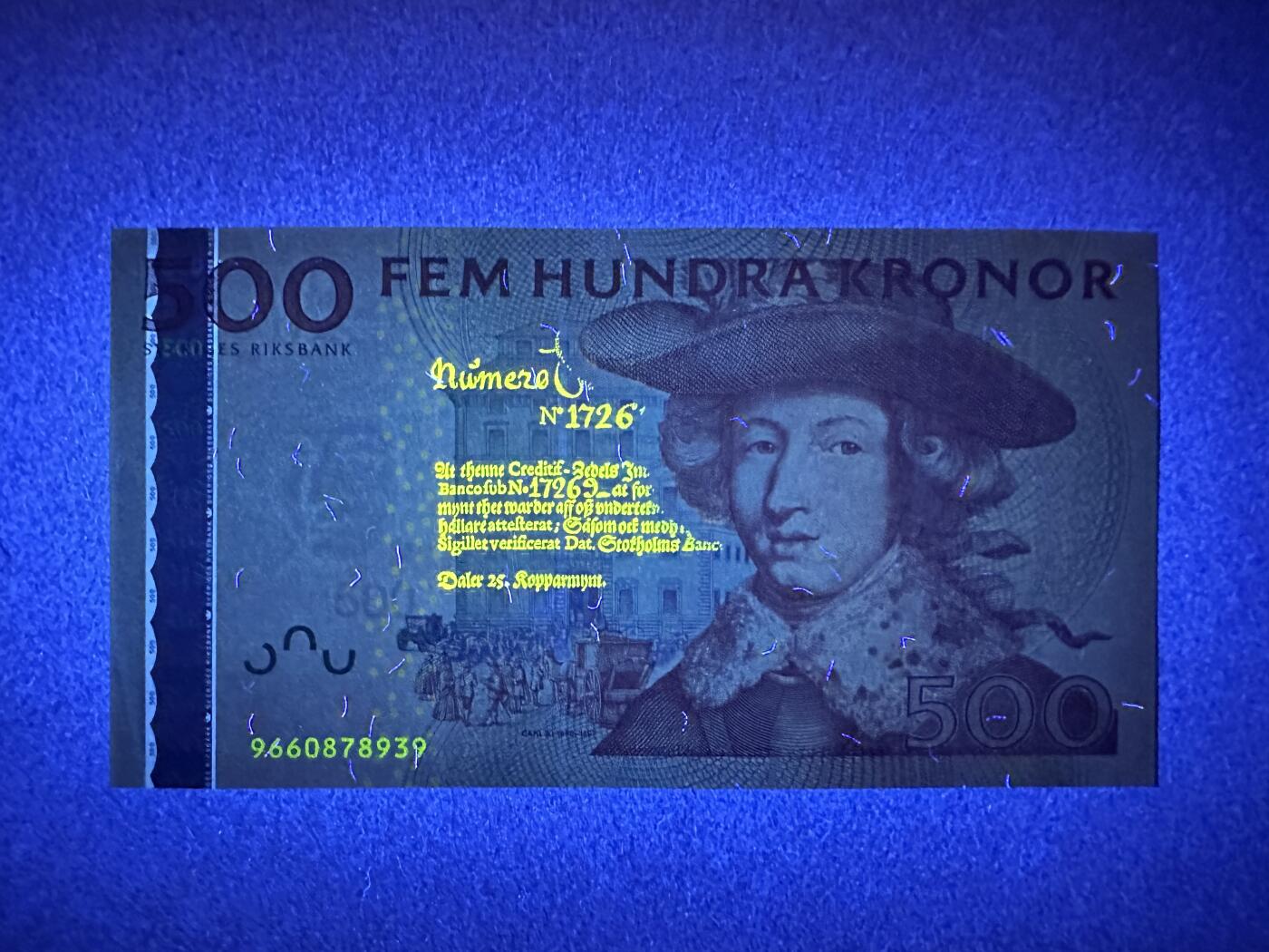 《张总收藏》166期-周日外币精品 瑞典500克朗 AU 2009年 红卡尔 有道不明显的中折 无4
