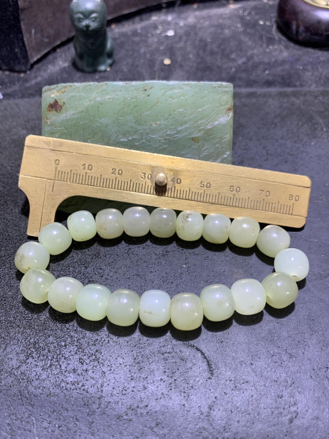天然青海料和田玉老型桶珠手串一条，，