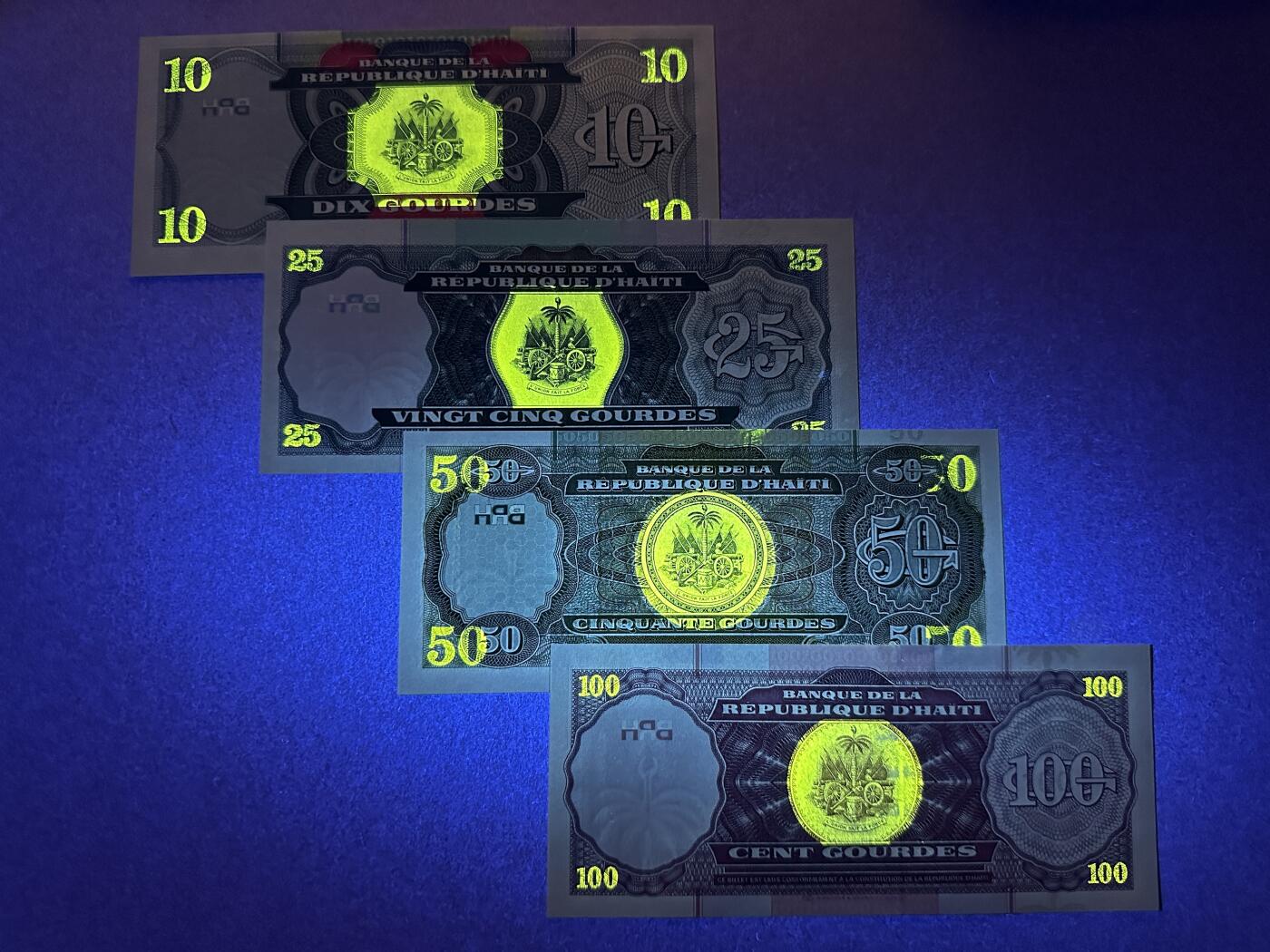《张总收藏》166期-周日外币精品 海地10、25、50、100古德4张 UNC 2000年