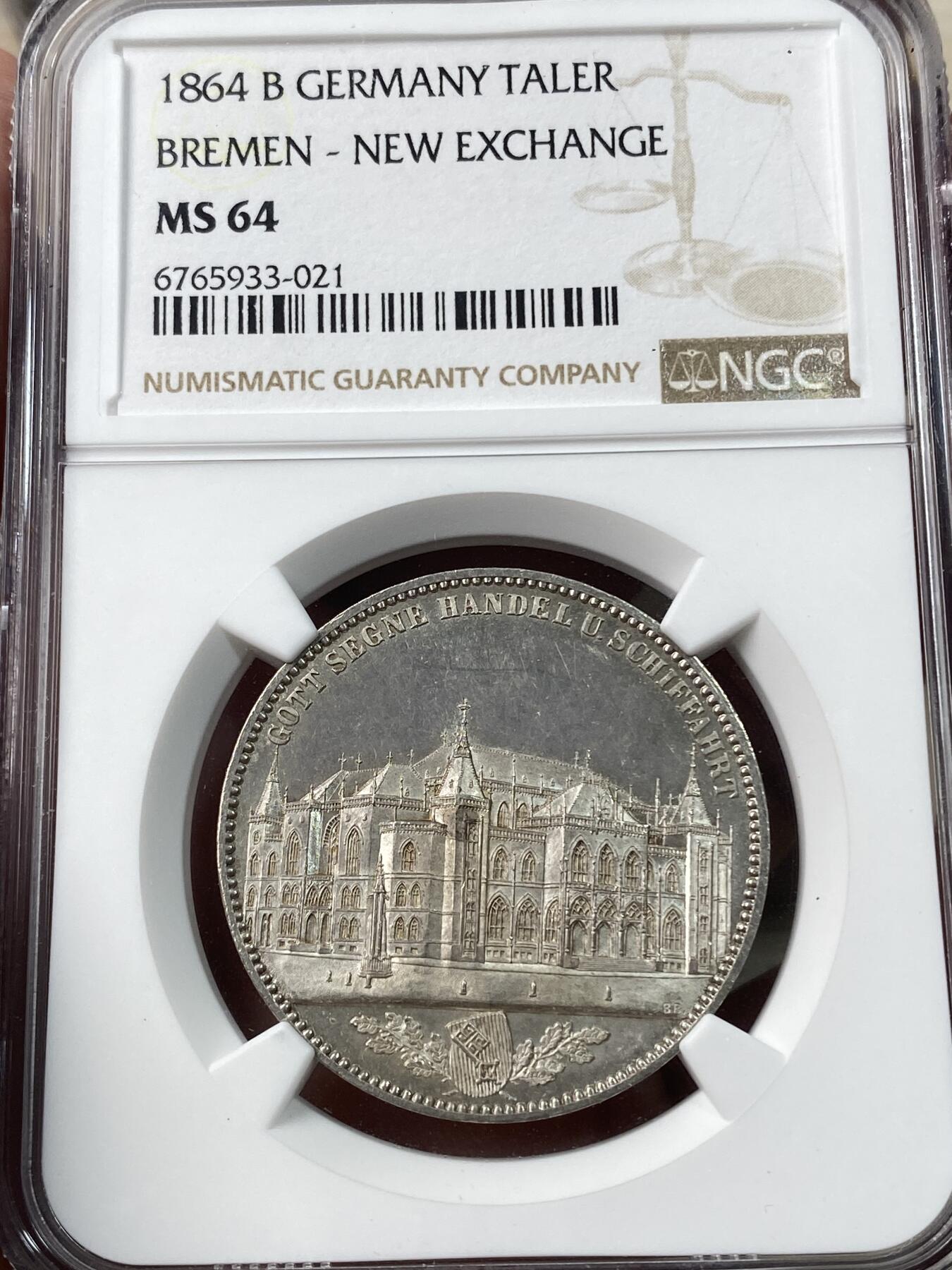 万国钱币拍卖第033期 NGC MS64 1864年不莱梅证券交易所纪念流通1泰勒 名誉品 汉诺威造币厂铸造 发行量仅5000枚 不莱梅市徽上方刊德文“上帝保佑贸易与航运”这座美丽的新哥特风格建筑在1943年毁于战火 庆幸的是还能在此币上欣赏她的美丽