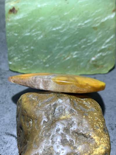 精美战国红玛瑙冰飘水滴形吊坠一个， 精美战国红玛瑙冰飘水滴形吊坠一个，