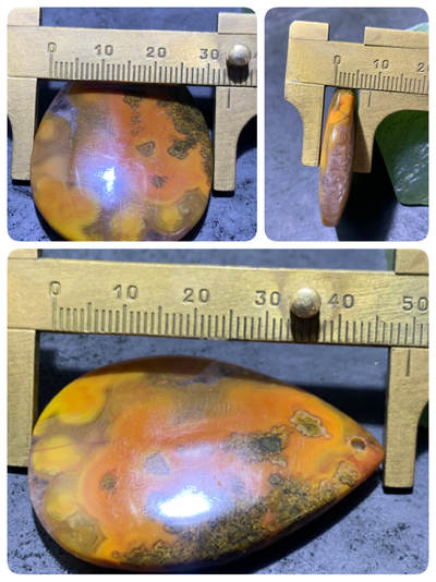 精美战国红玛瑙冰飘水滴形吊坠一个， 精美战国红玛瑙冰飘水滴形吊坠一个，