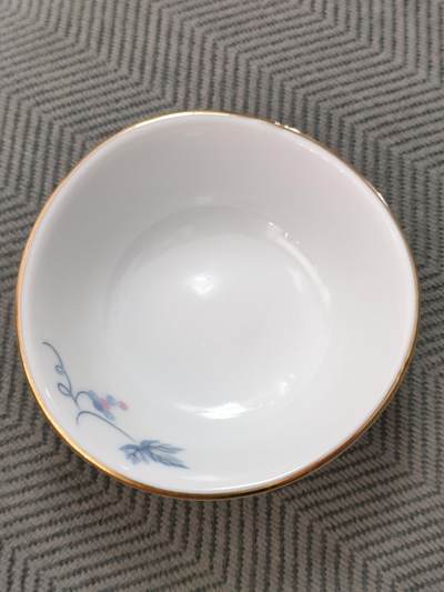 世界纸币，硬币，杂项 - 茶杯一个
