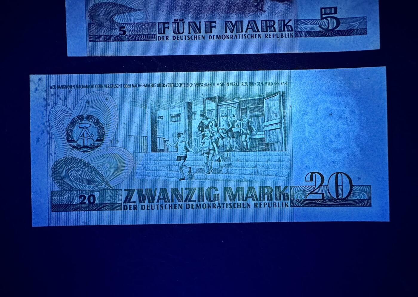 收藏联盟Quantum Auction 第374期拍卖  东德1975年5和20马克 品相UNC- 