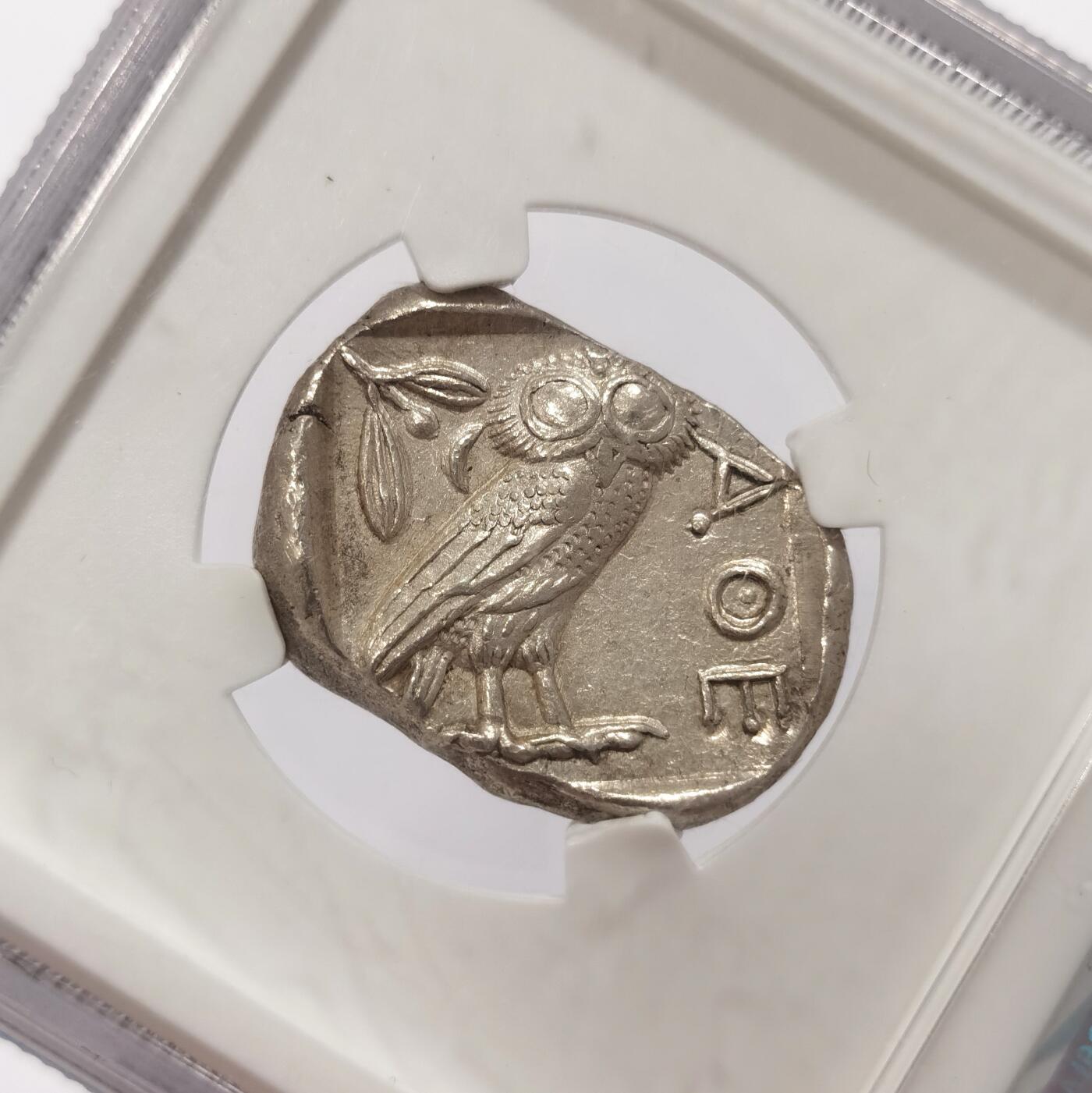 博洋堂世界钱币拍卖第090期（全场包邮） 古希腊雅典猫头鹰四德银币，希腊名誉品NGC CH AU，打制4外观5极品分，罕见缨帽齐全，超高细节猫头鹰