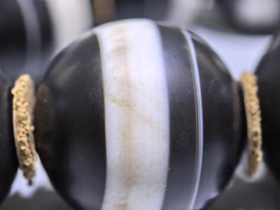 一线药师大佛珠手持 孤品，每颗直径在3.3左右 尺寸:3.3cm 共18颗 一线药师大佛珠手持 孤品，每颗直径在3.3左右 尺寸:3.3cm 共18颗