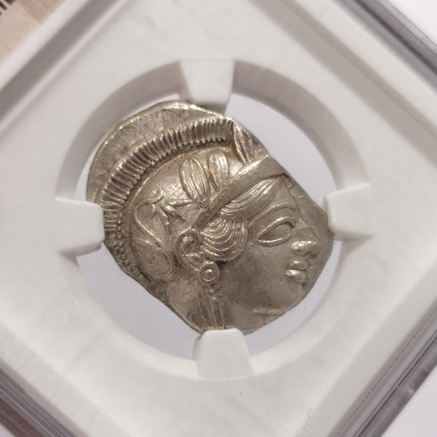 博洋堂世界钱币拍卖第090期（全场包邮） 古希腊雅典猫头鹰四德银币，希腊名誉品NGC CH AU，打制4外观5极品分，罕见缨帽齐全，超高细节猫头鹰