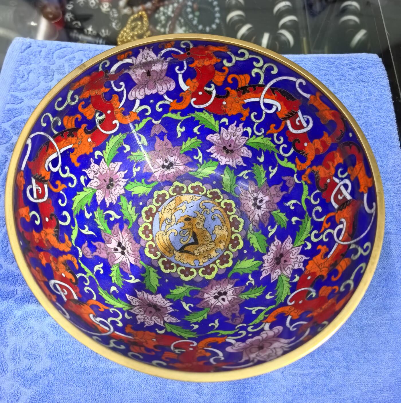 创汇时期景泰蓝大碗 全品，如图！ 尺寸:22*11cm