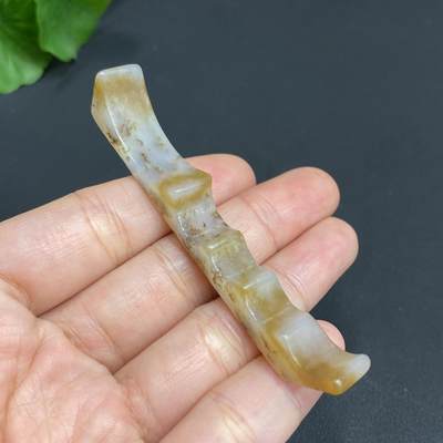 颜紫熹珠宝玉翠私享订制和田玉专场第2期 - 和田玉糖白玉随型笔架