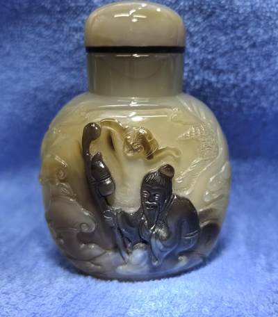 旧藏玛瑙鼻烟壶俏色巧雕 全品如图 尺寸:8*5.5cm - 旧藏玛瑙鼻烟壶俏色巧雕 全品如图 尺寸:8*5.5cm