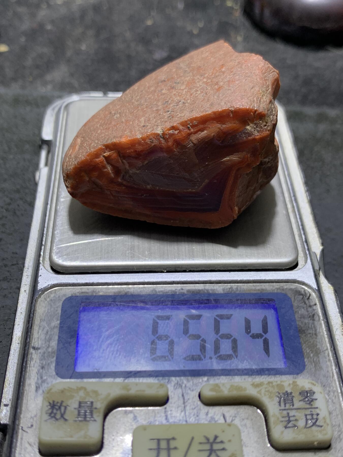 精美红皮大开窗冻料千层纹南红玛瑙原石一颗，
