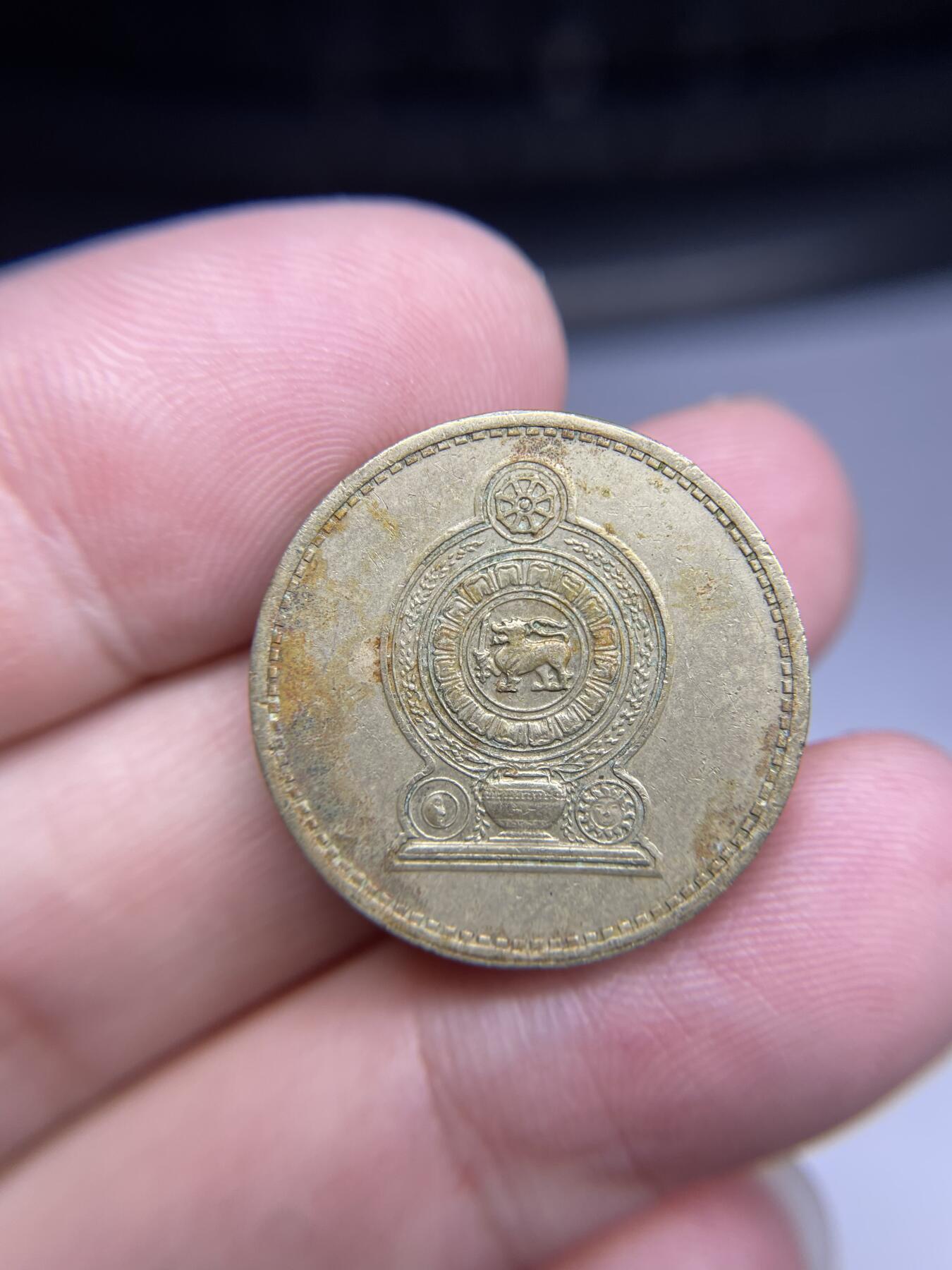 每日一拍，2024年集古藏今外币拍卖第十四期-第7场—（总第137拍），可以寄存60天，满160元包邮。 2004年斯里兰卡5卢比
