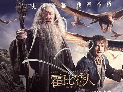 零元拍：《霍比特人》黑森林精灵王瑟兰迪尔的饰演者李·佩斯亲笔签名电影宣传卡 - 零元拍：《霍比特人》黑森林精灵王瑟兰迪尔的饰演者李·佩斯亲笔签名电影宣传卡