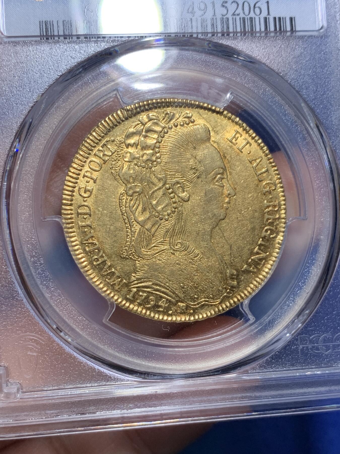 《竞宝斋》第305场   周日，周一 2场连拍 （全场包邮） PCGS AU55 1794年葡属巴西6400R大金币 首位葡萄牙女王玛丽亚一世 金光耀眼 直径大 非常漂亮  14.34g 917金