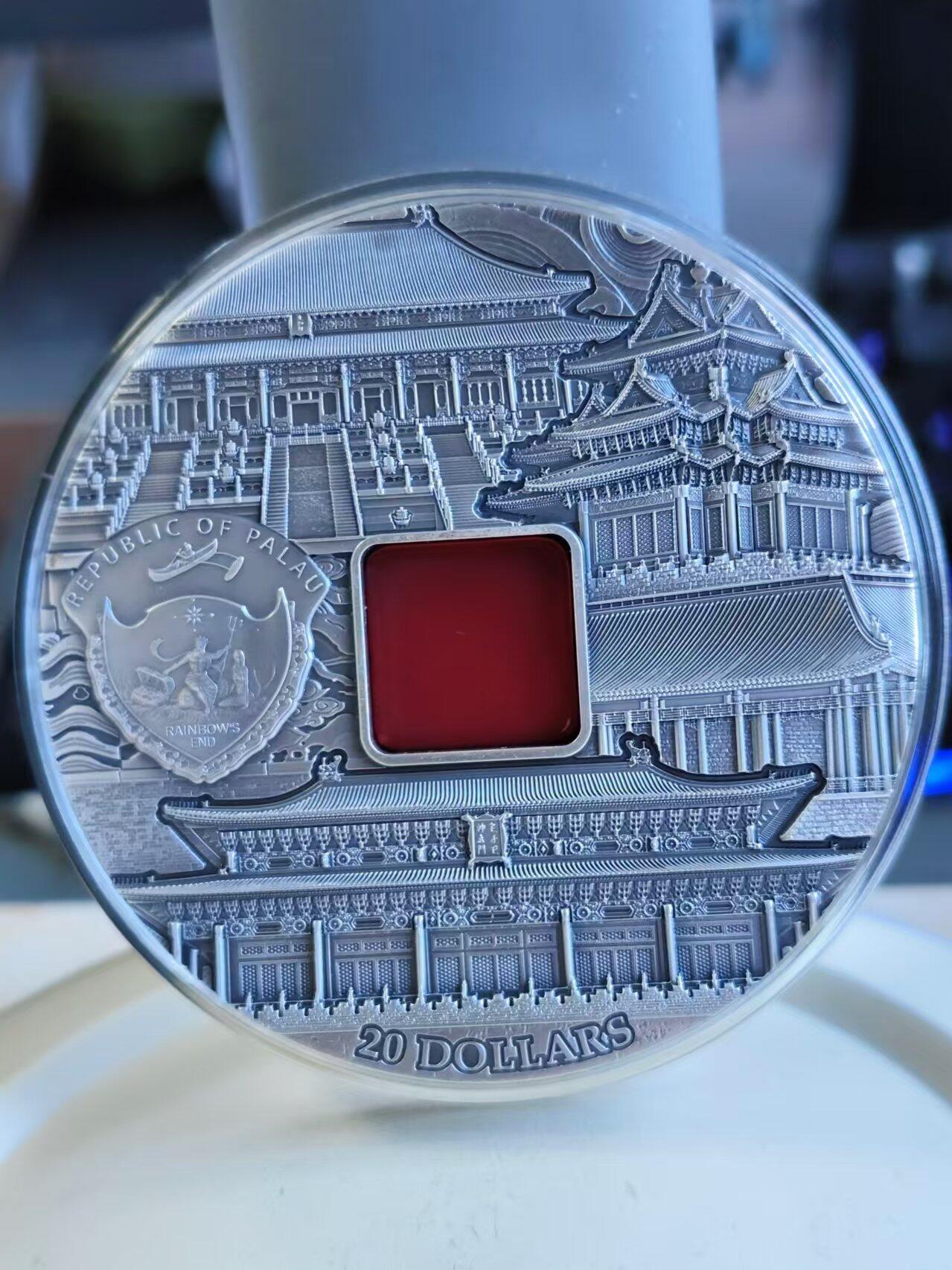 第187期拍卖 帕劳2016年紫禁城镶嵌玛瑙5盎司高浮雕仿古银币，包装里面的灯不亮，999银，发行量999枚