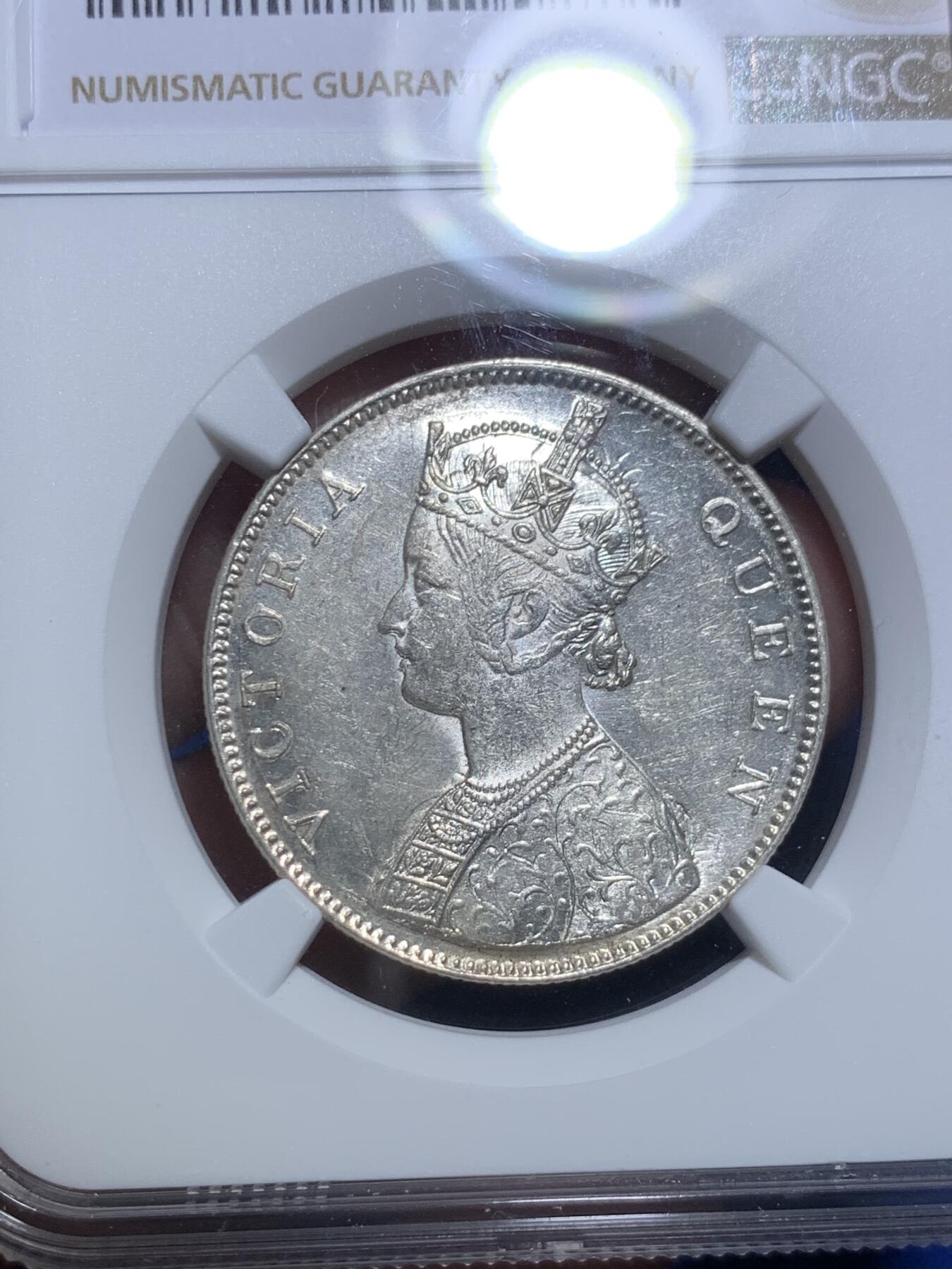 《竞宝斋》第305场   周日，周一 2场连拍 （全场包邮） NGC AU58 印度1862年维多利亚卢比银币 首年版，光度很好。