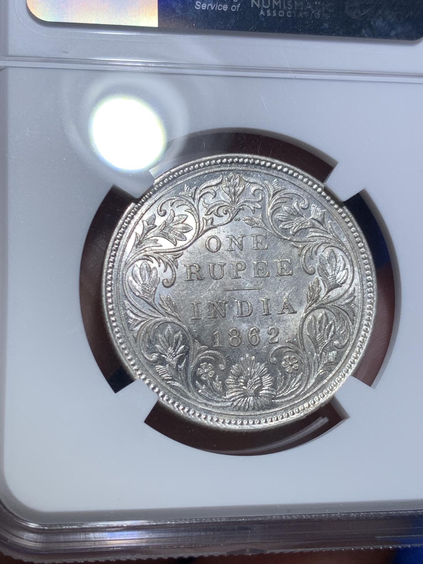 《竞宝斋》第305场   周日，周一 2场连拍 （全场包邮） NGC AU58 印度1862年维多利亚卢比银币 首年版，光度很好。