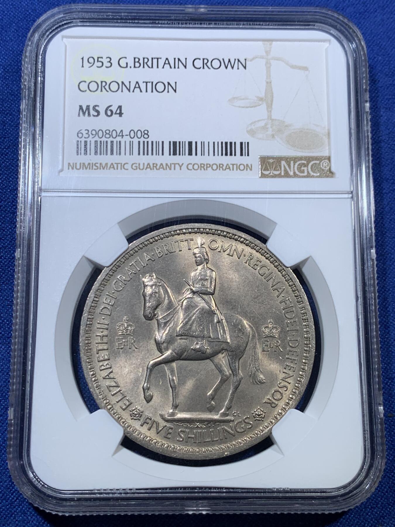 《竞宝斋》第305场   周日，周一 2场连拍 （全场包邮） NGC MS64 英国1953年伊丽莎白首年加冕1克朗，大尺寸克朗，光感十足。女王登基首年，潜力品种