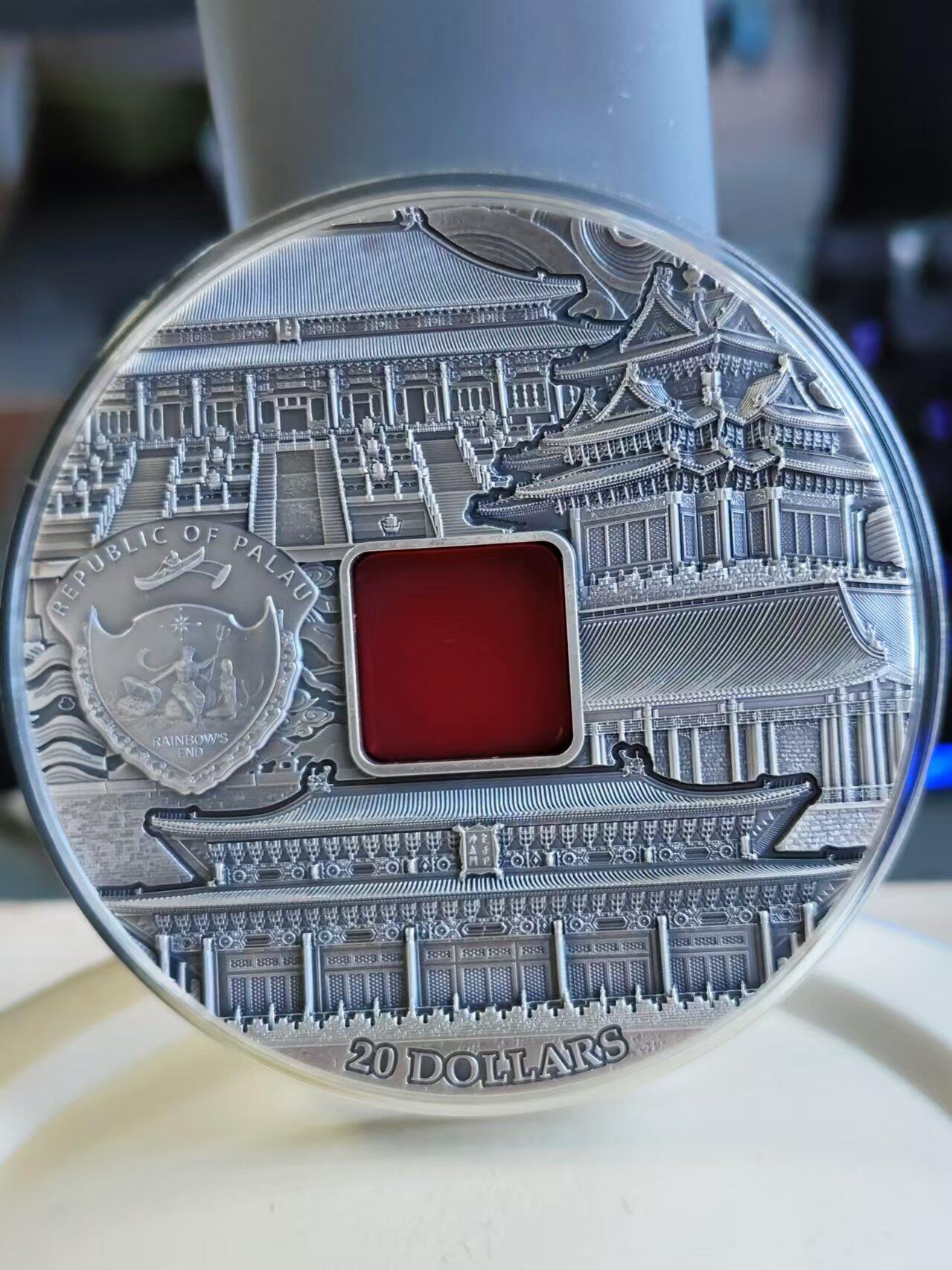 第187期拍卖 帕劳2016年紫禁城镶嵌玛瑙5盎司高浮雕仿古银币，包装里面的灯不亮，999银，发行量999枚