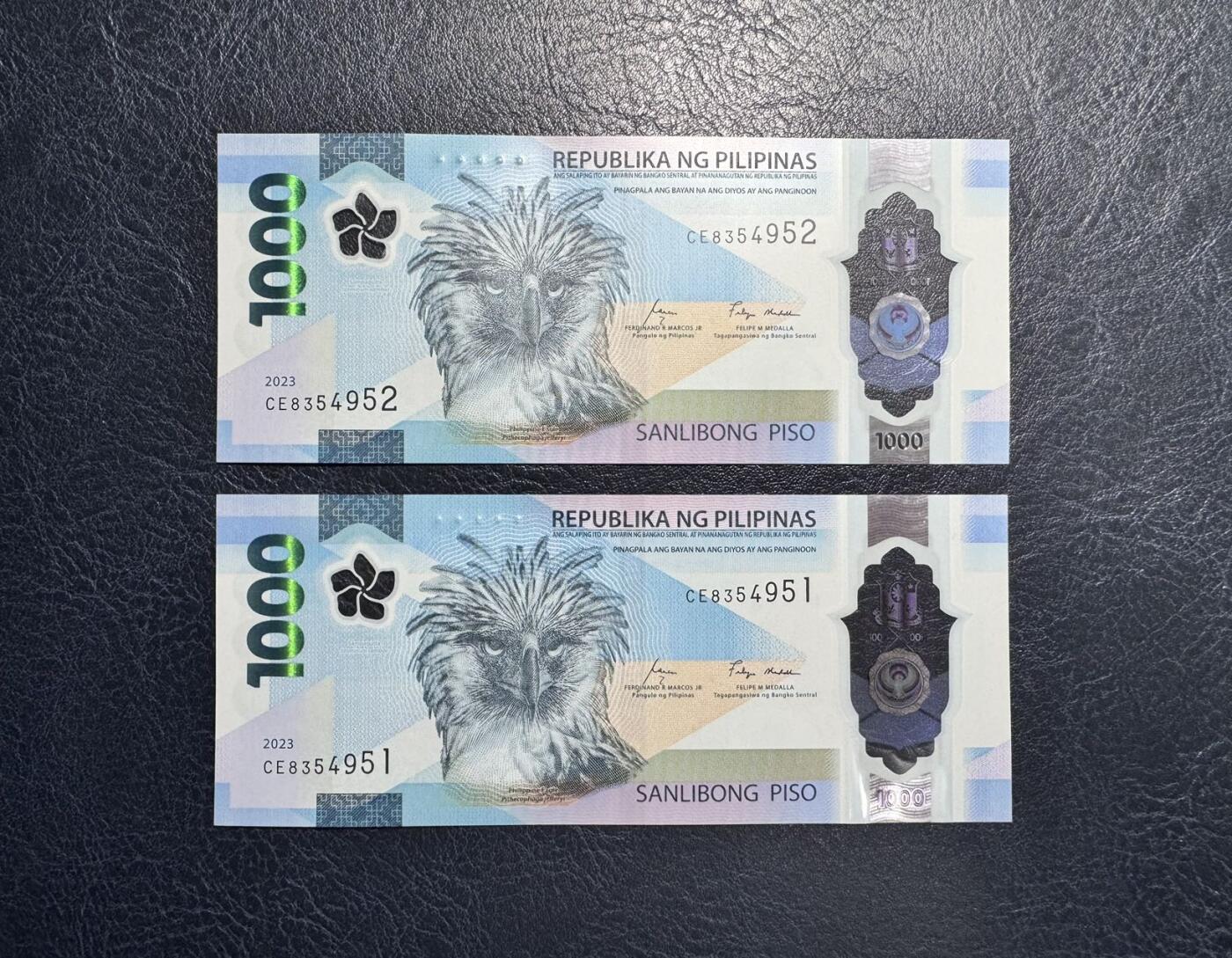 收藏联盟Quantum Auction 第375期拍卖  菲律宾2022年1000比索两张 品相全新UNC 获奖作品 国鸟 食猿雕