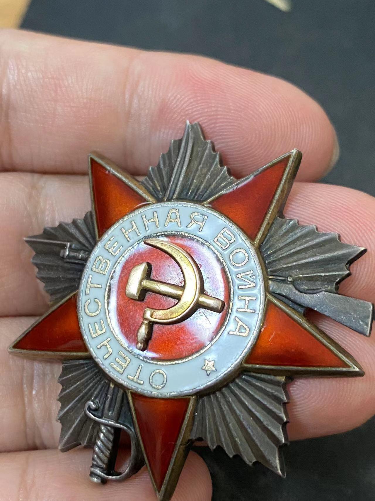 苏联勋章奖章拍卖9月20日晚上九点结束在麦稀奇 本次有佣金 苏联二级为国勋章 547278  品相很好无磕碰 卫生员转移200伤员 Баженов Николай Данилович